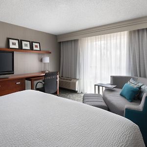 King Room Mobility or hearing accessible